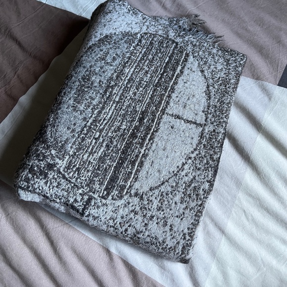 Wilfred / Aritzia wool blanket scarf, in Shades of Grey - Picture 2 of 6